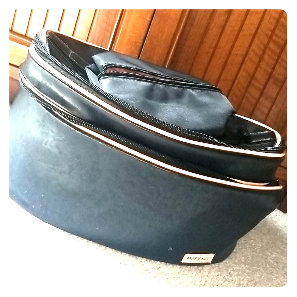 💋 GIANT Mary Kay Makeup Bag 💋